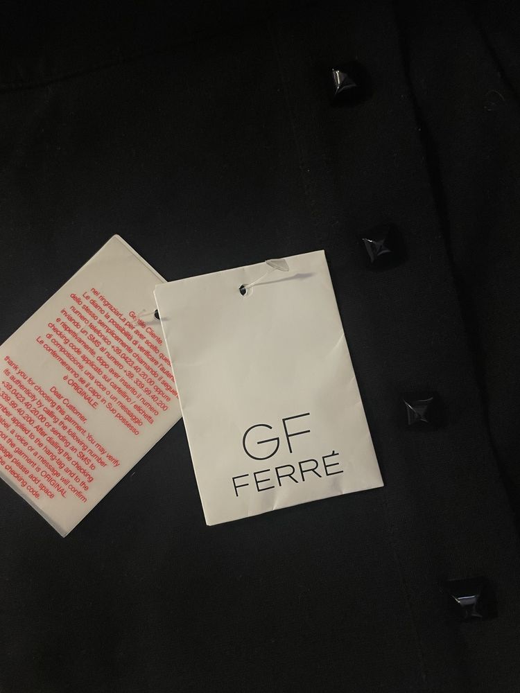 Оригинална нова пола GF Ferrè с етикет