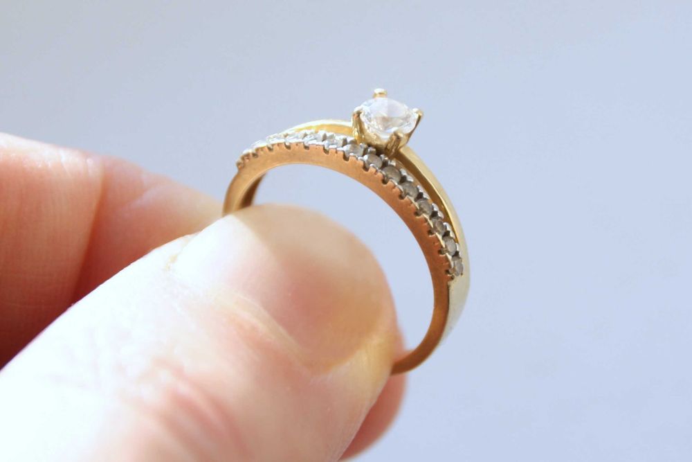 Inel aur 14K logodna cu pietre albe XS