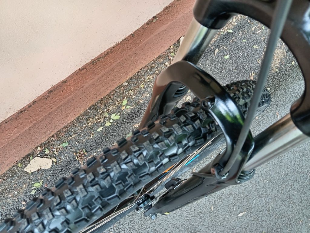 Bicicleta Rockraider ST 520 frâne disc roti 27.5 ediție limitata