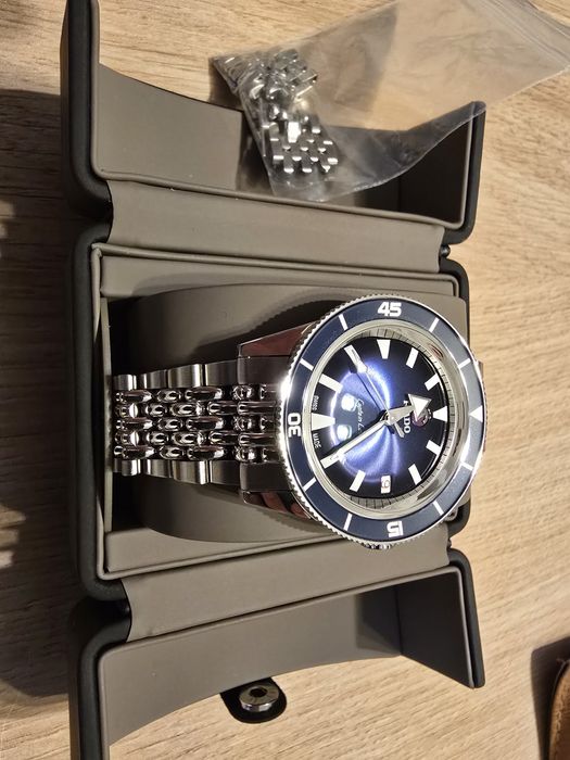 Rado Captain Cook 37mm Blue - inca in garantie pana Martie 2026