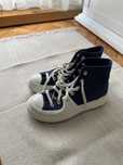 Converse alb si bleumarin