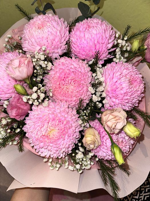 Цветочки свежые …