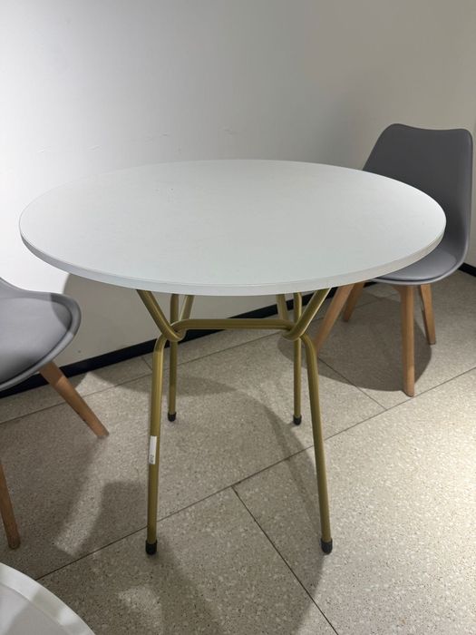 Стол круглый белый