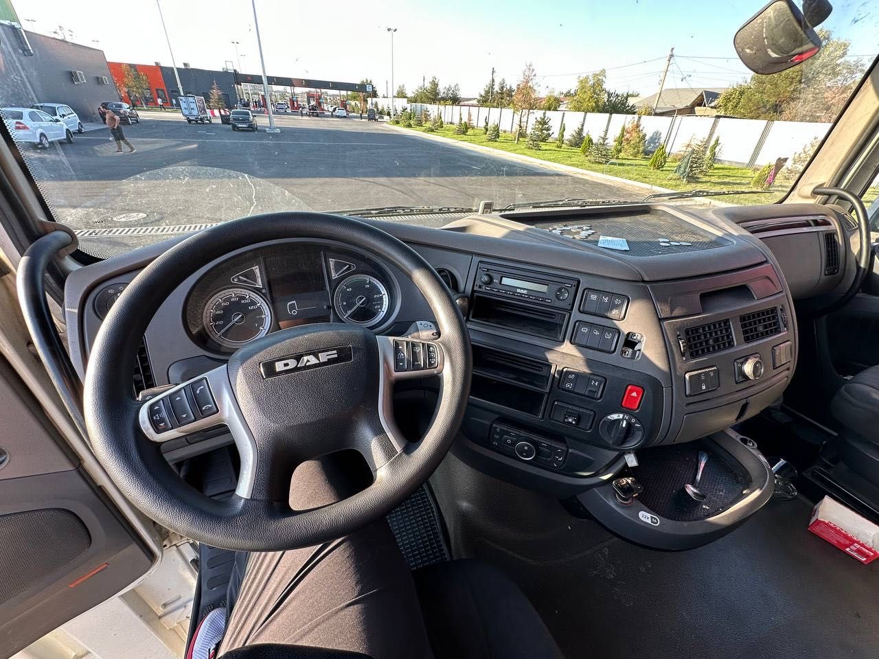DAF XF EURO 6 + SCHMITZ REF прицеп cотилади