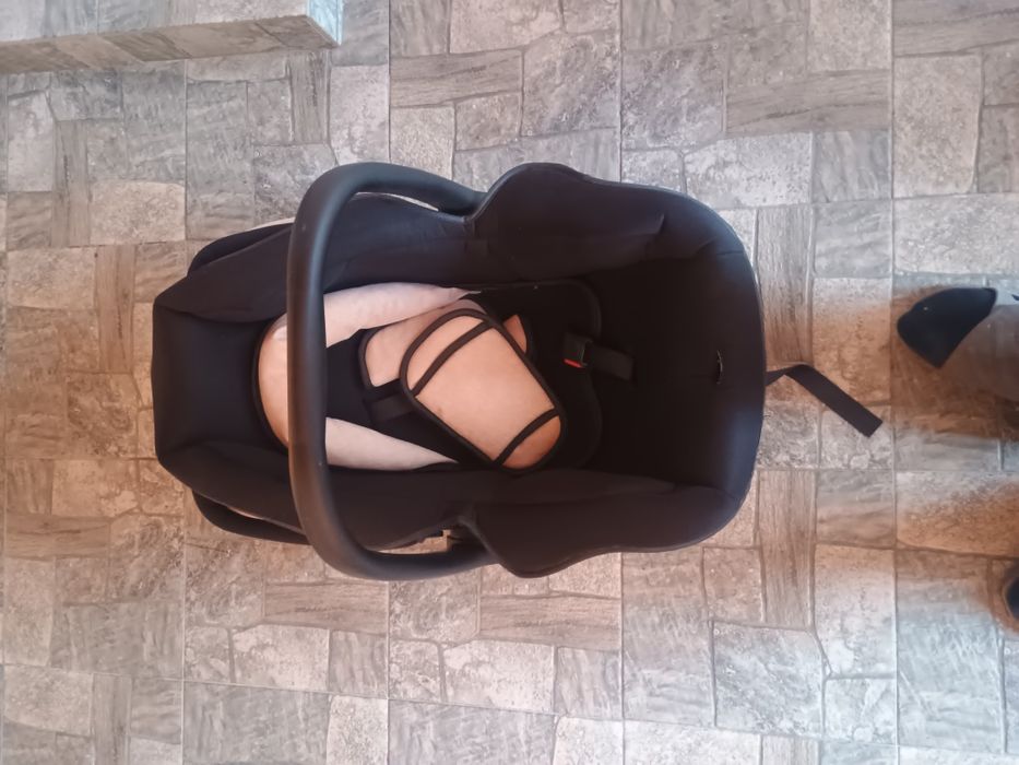 Cărucior + scoică pentru copii aproape nou.ofer bonus un scaun