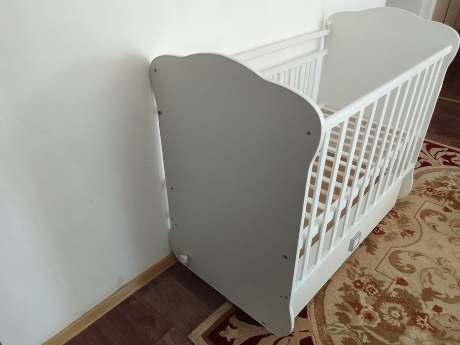 Манеж. б/у. белый.