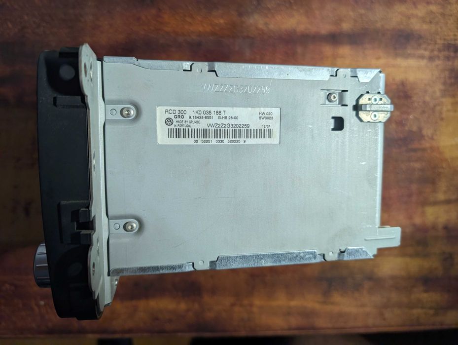 Unitate Radio CD Player VW Passat B6 / Golf 5 - Cod 1K0 035 186 T