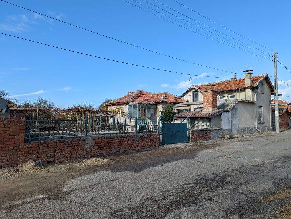 Продавам къща с двор 1530кв.м с. Стара река