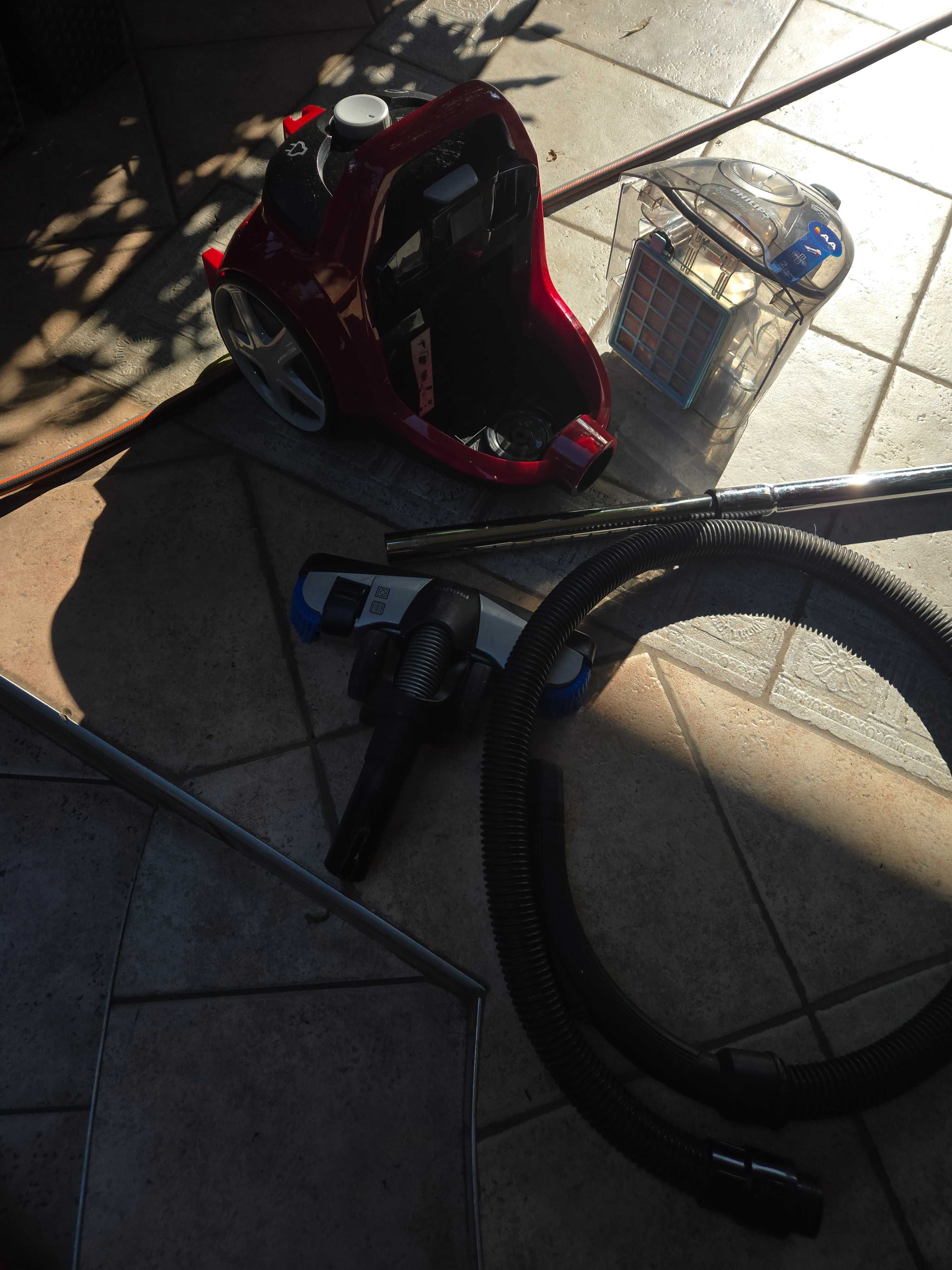 Прахосмукачка Phillips Power Pro Active