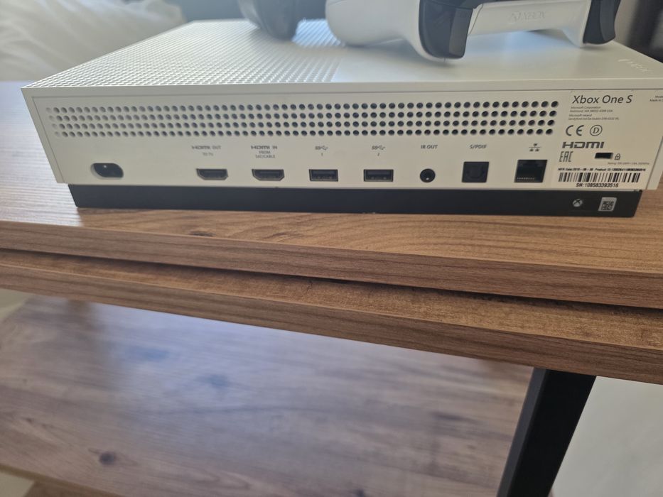 Xbox One S, Fifa 2020 si 2 controlere