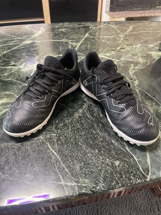 Adidasi fodbal baiat  ca si noi puma