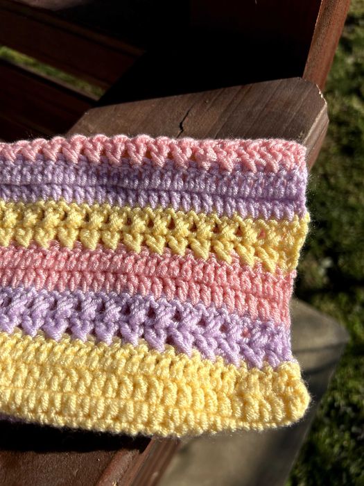 Huse pentru cărți crosetate manual, modele unice personalizabile