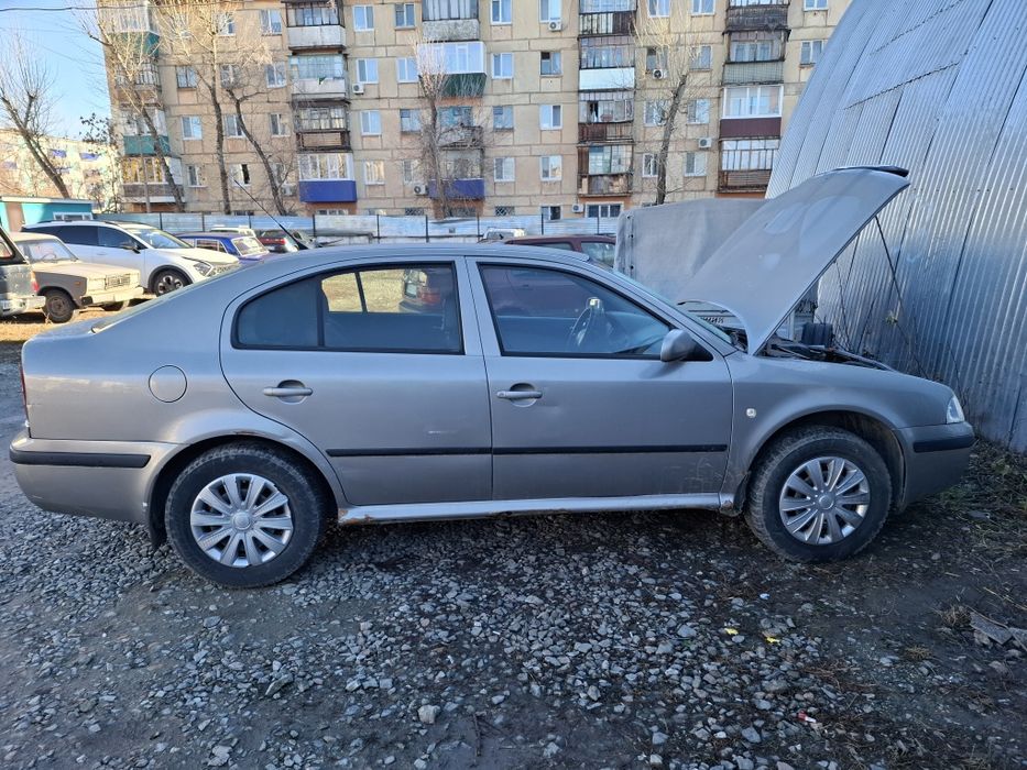 Продам шкода октавия тур в хорошем состоянии цена 2.4 торг.