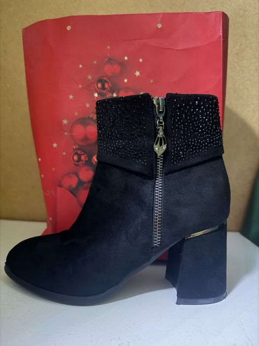 Продаю зимнюю обувь замшевую обувь