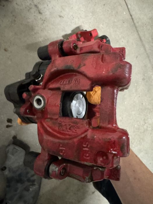 Продавам спирачни апарати Golf 7 GTi