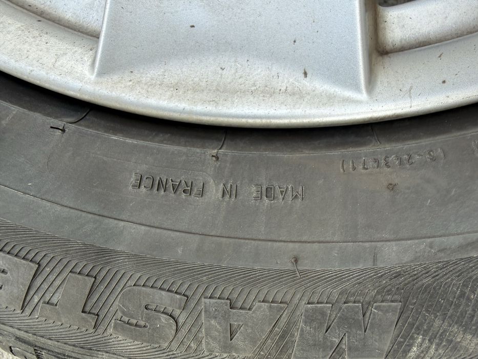 Зимни гуми с джанти DEZENT 215/60/17