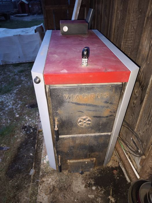 Vând centrala pe lemne marca viadrus 45 kw