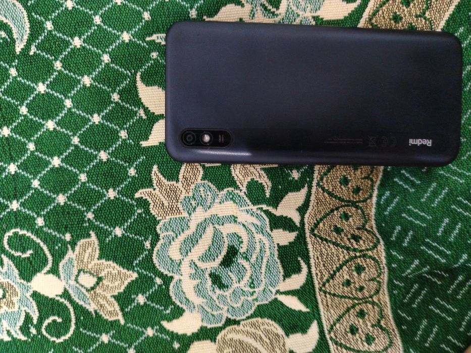 Продам xiaomi redmi note 9A на запчасти(экран на работает)