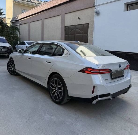 BMW i5 35L 2024 + доп