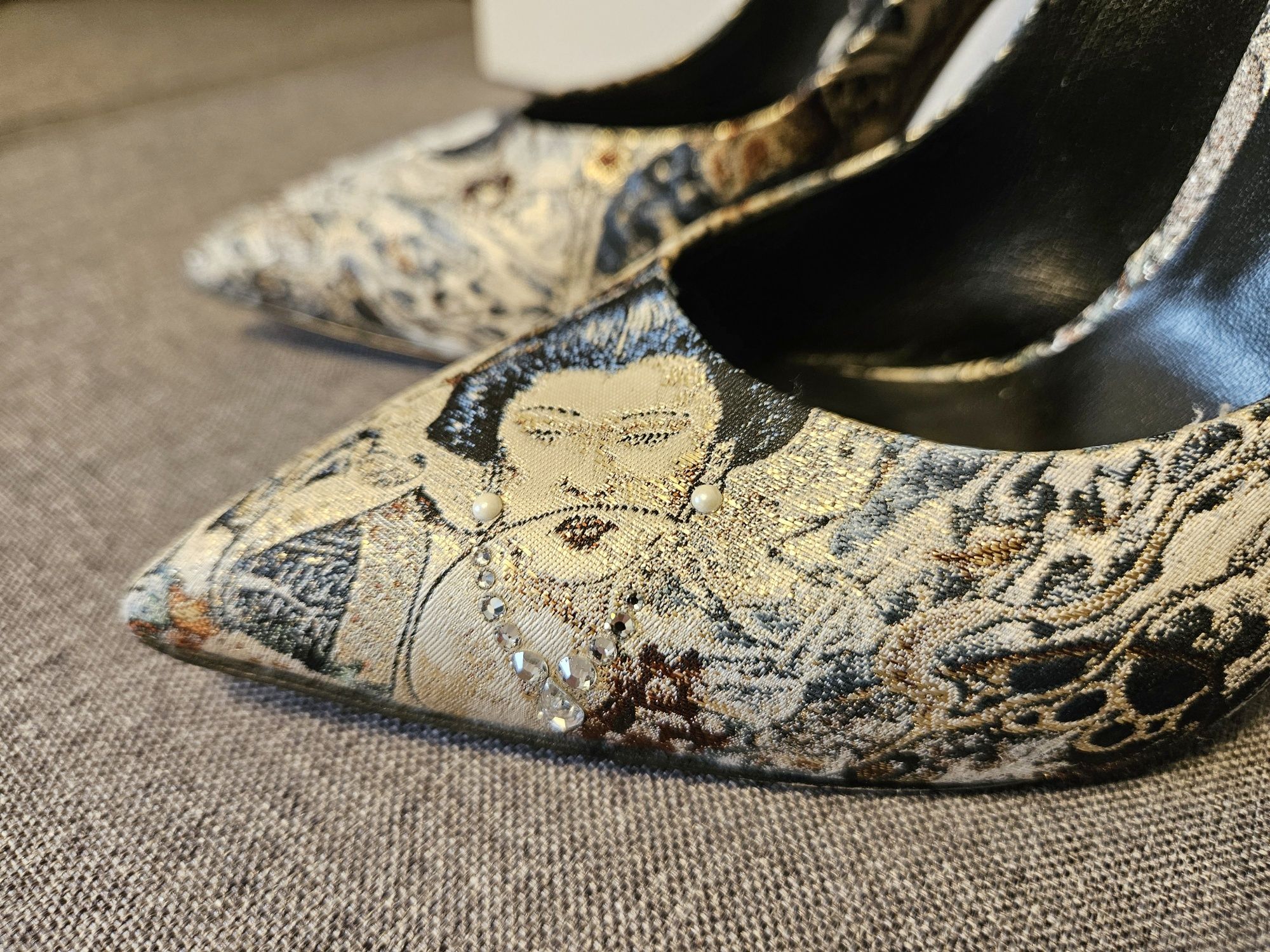Оригинални Casadei Елегантни обувки с принт Гейша
