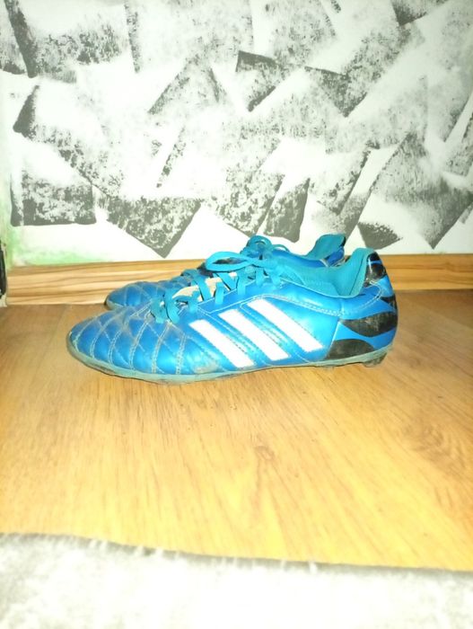 Vând ghete fotbal cu crampoane adidas