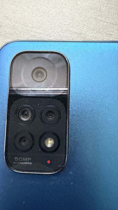 Продавам телефон