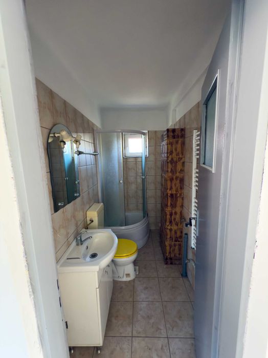 Casă de vânzare în Roșiorii de Vede – zonă centrală, str. 1 Decembrie