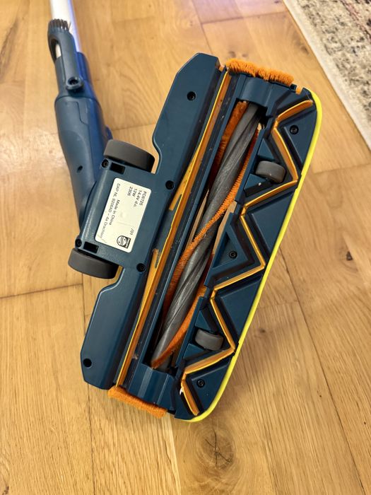 Вертикална прахосмукачка Philips FC6725/01