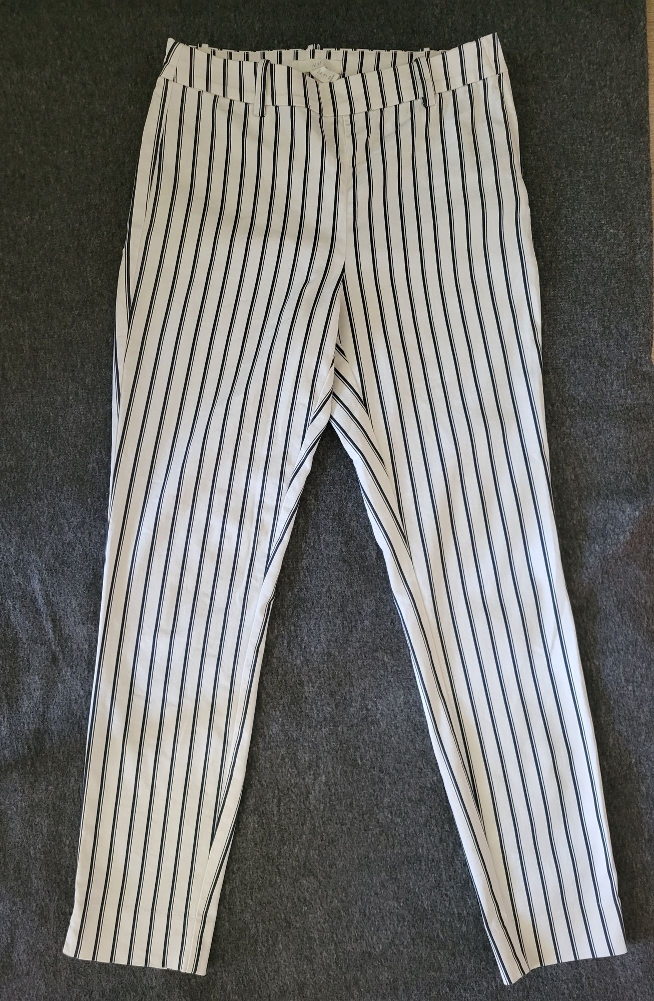 Pantaloni H&M marimea 34