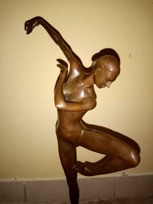 Sculptura, balerina în stil Art-Deco din bronz masiv pe soclu din marm