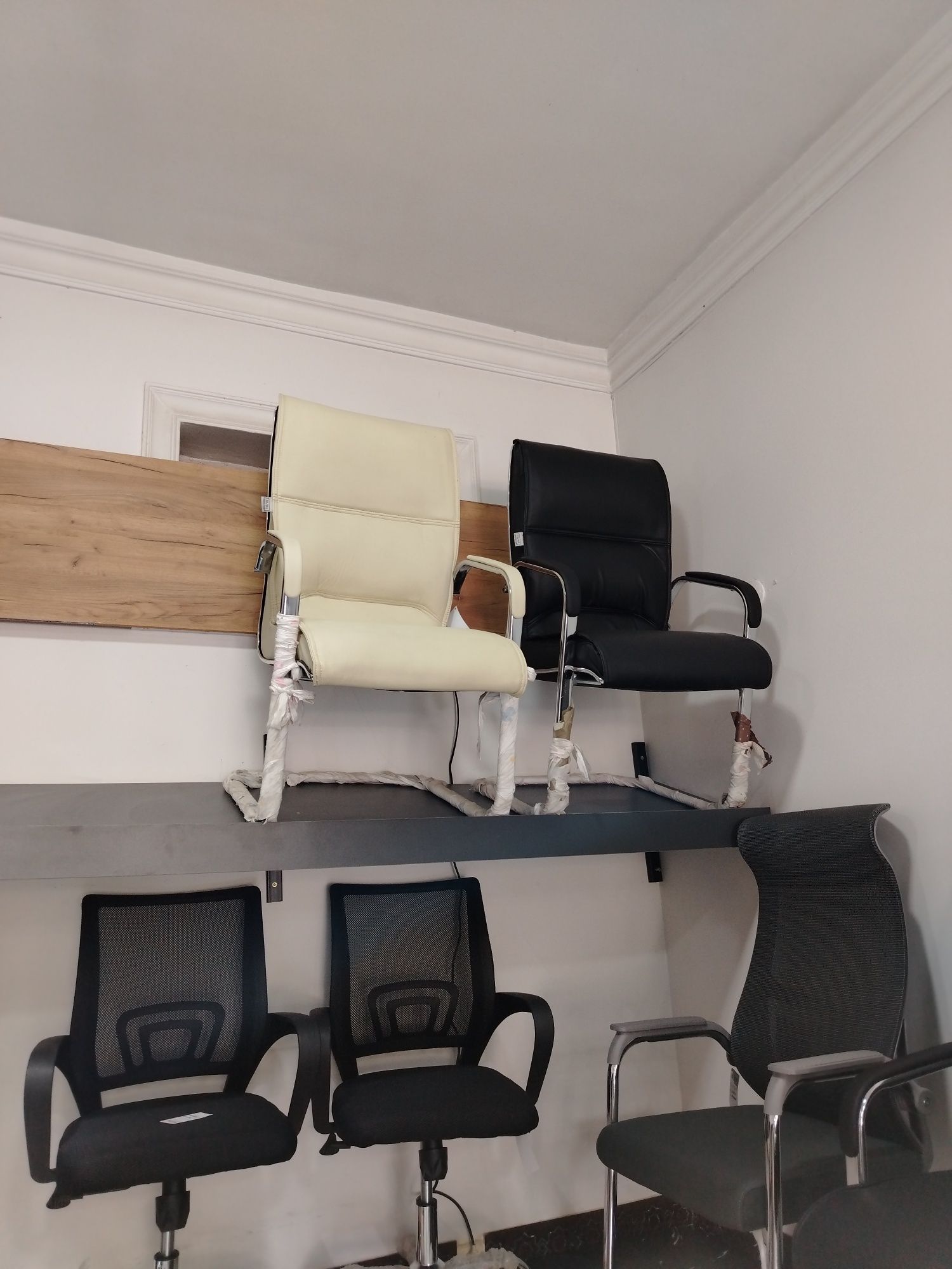 Ofis stullari xodimlar uchun