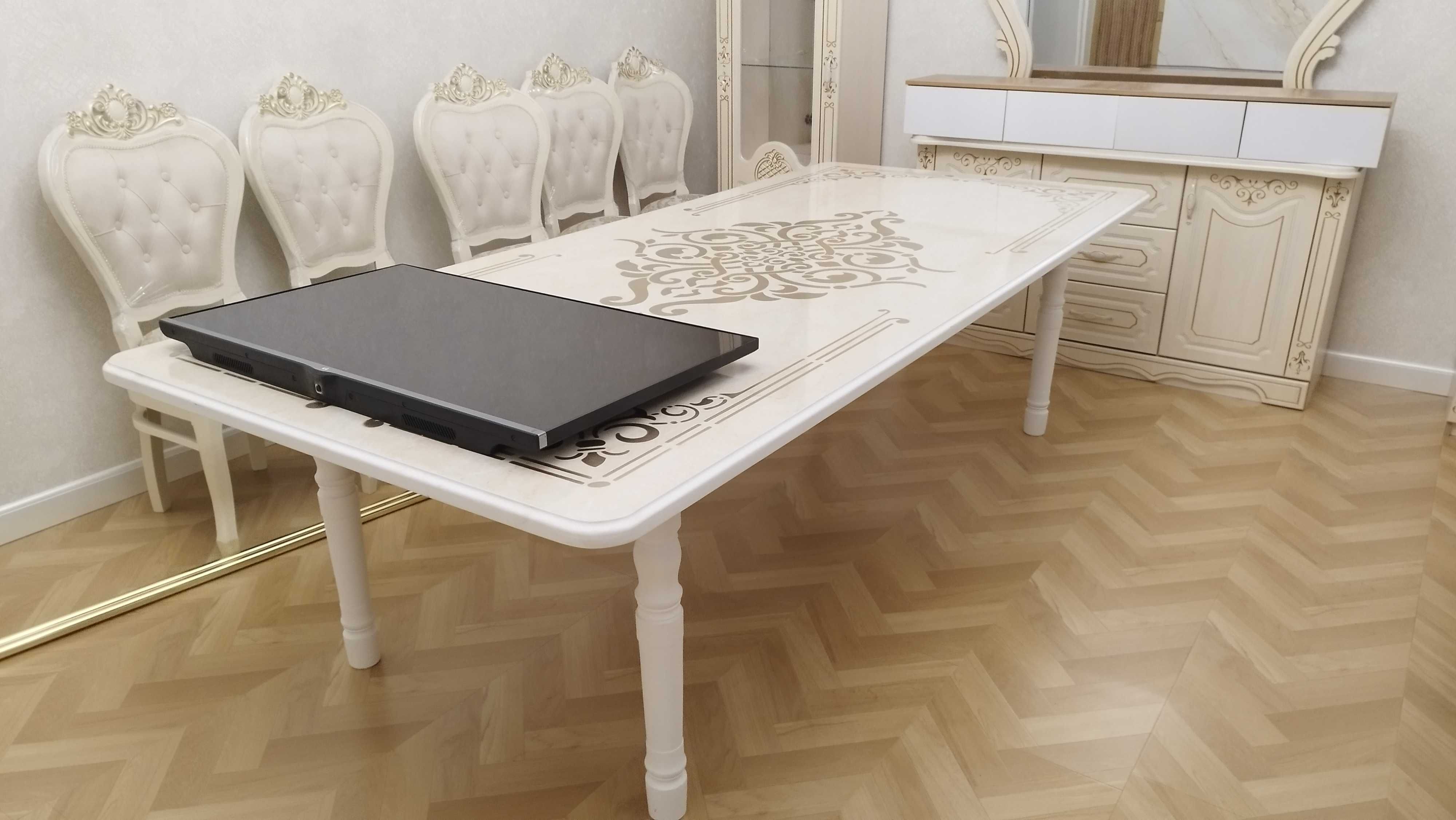 Продаётся стол с стульями