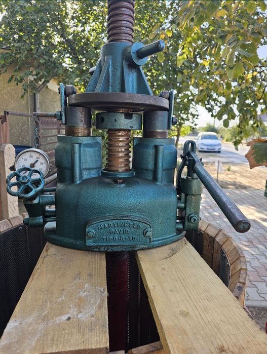 Teasc/Presă de struguri