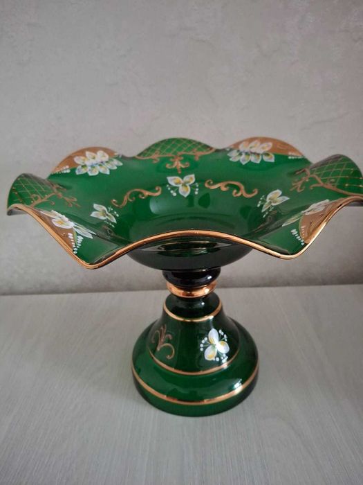 Ваза Bohemia, богемское стекло, с лепкой, Чехия