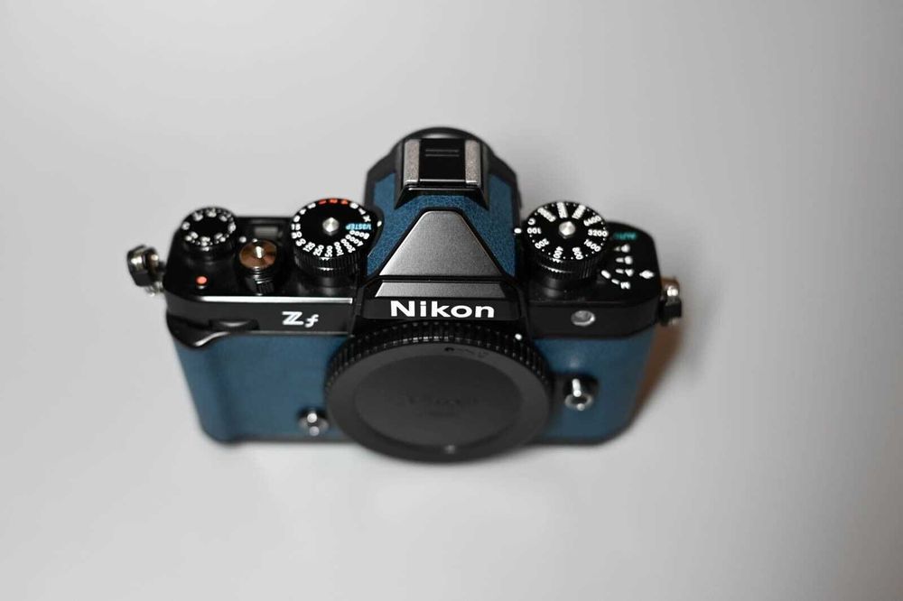 Pachet: Body Nikon Zf cu Nikon 40mm f2 SE, Gripp-uri si Alte Accesorii