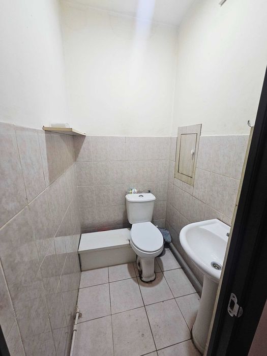 Sergeli 8-xududda 3 xonali uy sotiladi.