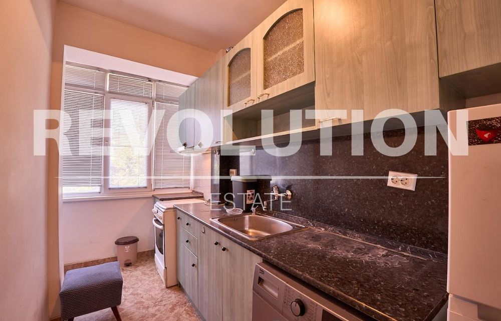 Дава се под наем Тристаен апартамент в Пловдив, Център - 100 кв.м за 460 € - Снимка #3