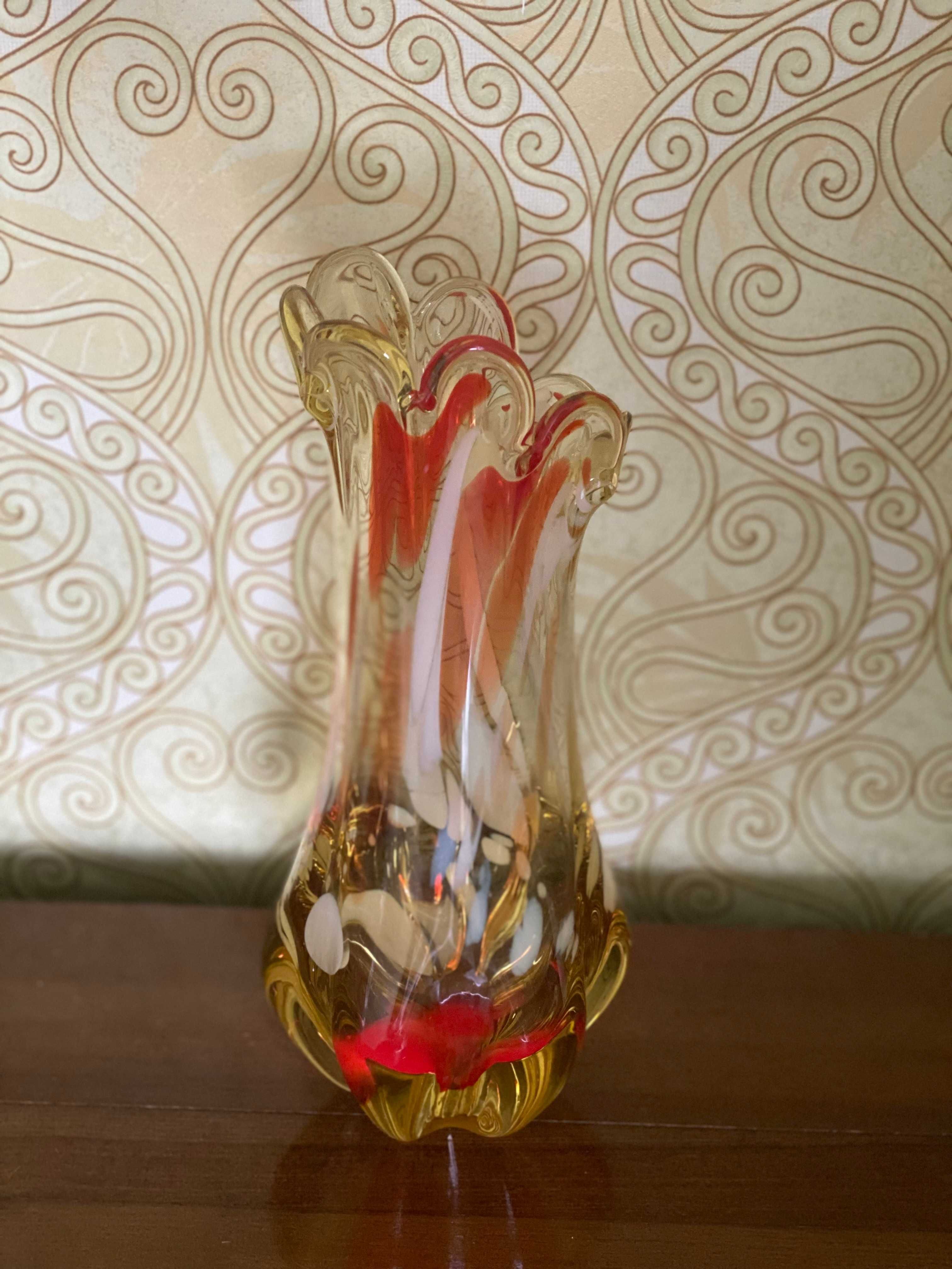 Красивая советская яркая ваза для цветов и декора