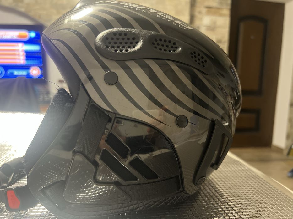 Дамска ски каска Mango с два чифта очила