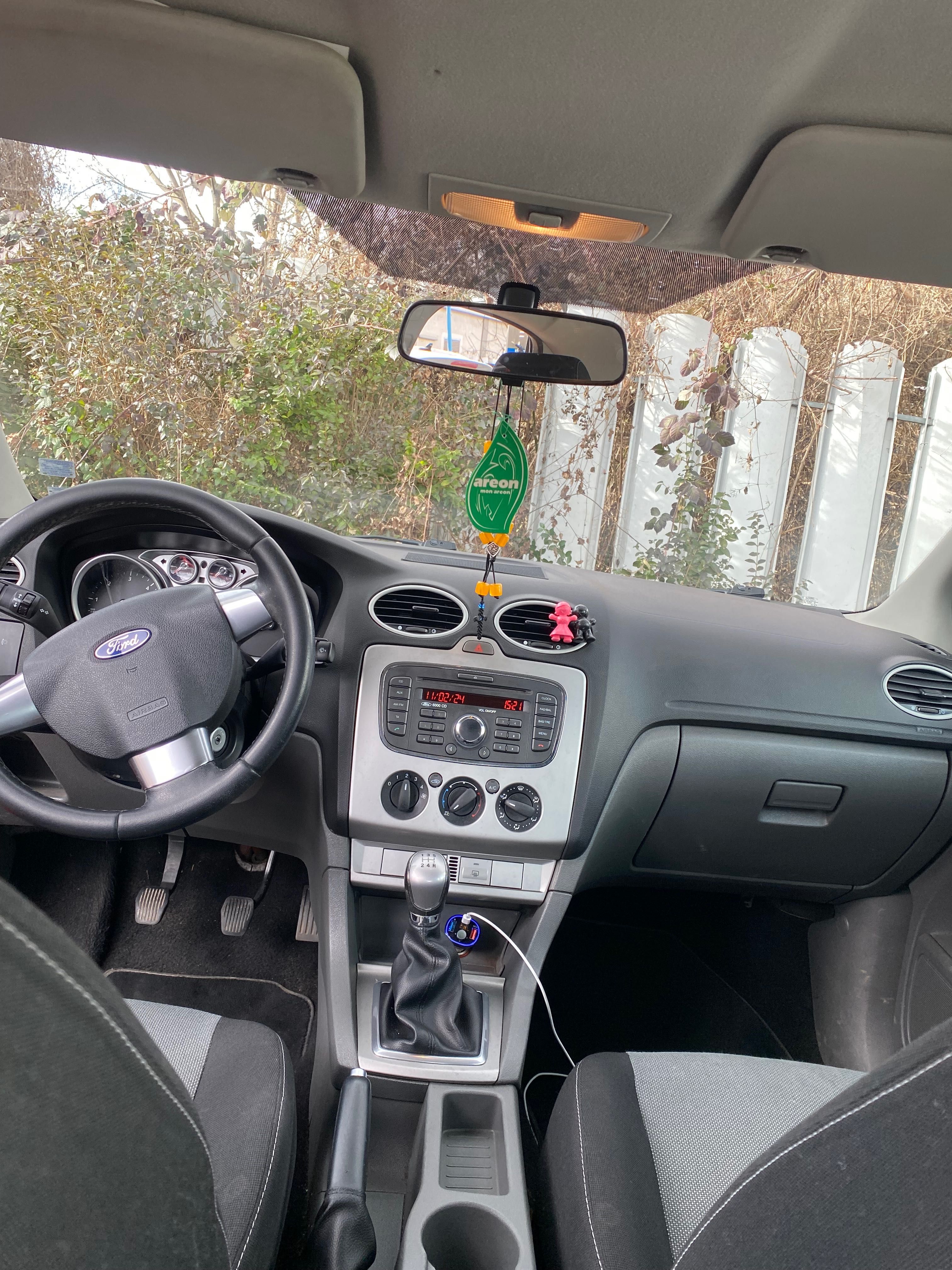 Продавам Ford Focus