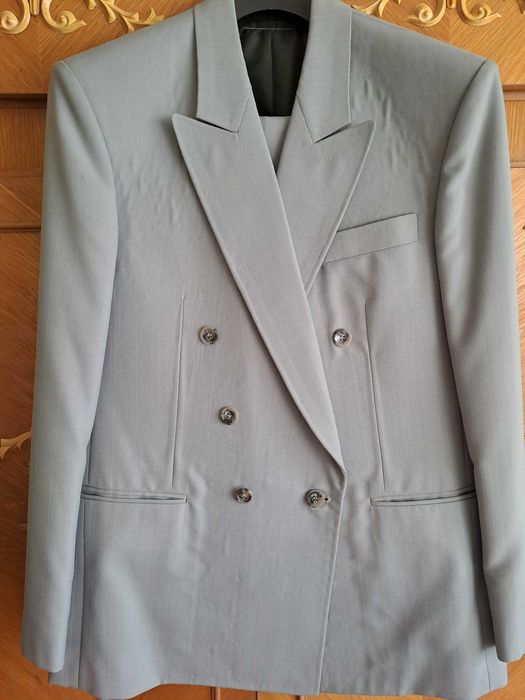 Vand costum 3 piese din stofa