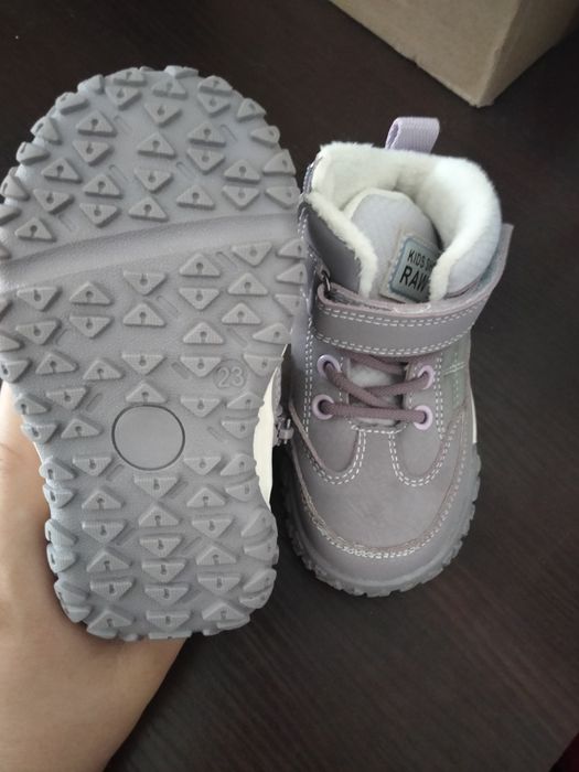 Продам детские сапожки новые 8000