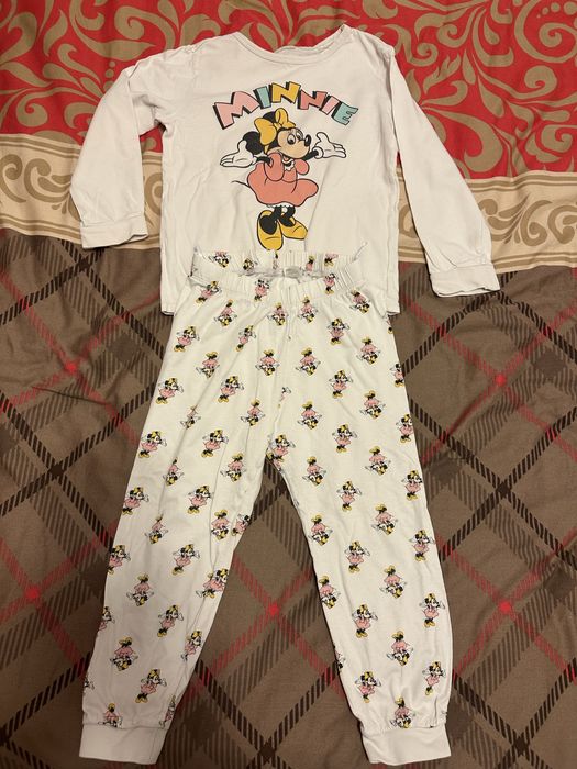 Lot pijamale Disney Minnie Mouse si Barbie 104