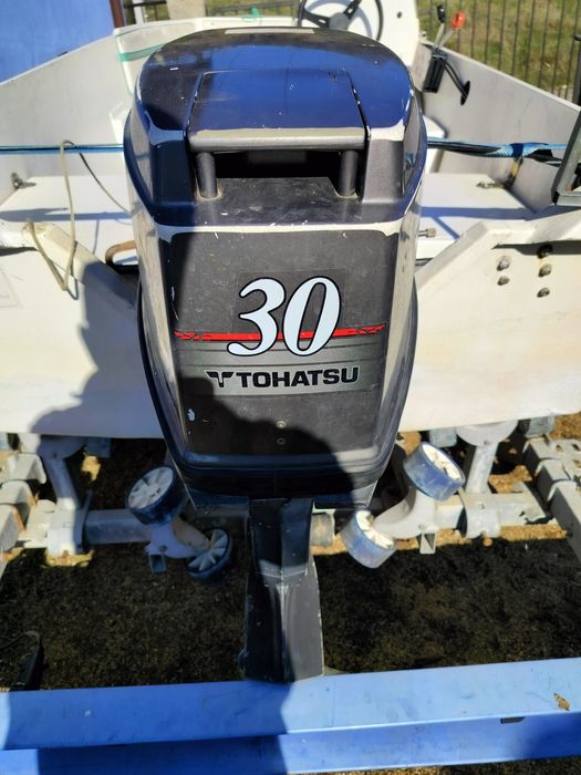 Vand sau Schimb barca cu motor. 4 m 4/5 persoane. Înmatriculate ambele