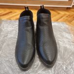 Кожени черни боти с текстура