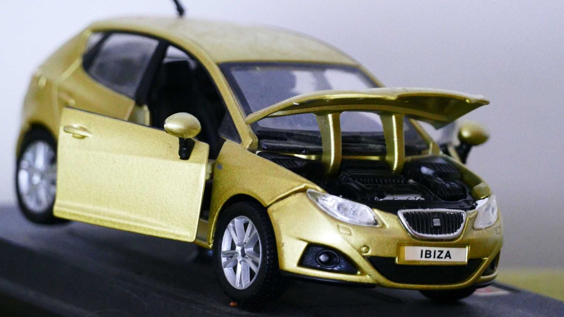 Unicat Absolut: Seat Ibiza 6J Macheta 1:24 Bburago