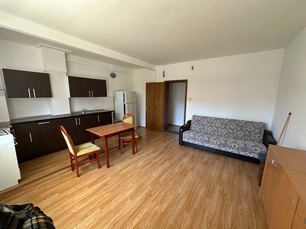 Inchiriez apartament cu 2 camere, bloc nou, zona centrala