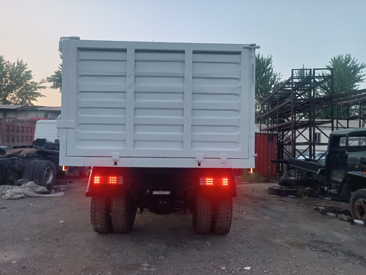 Man cla 280 samosval sotiladi