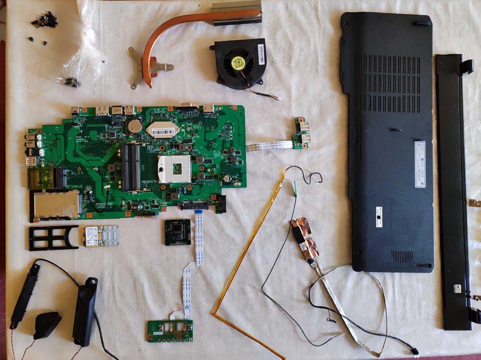 MSI CR720 за части