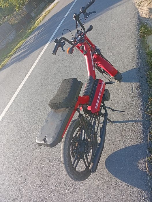 Vând sau schimb moped cu pedale